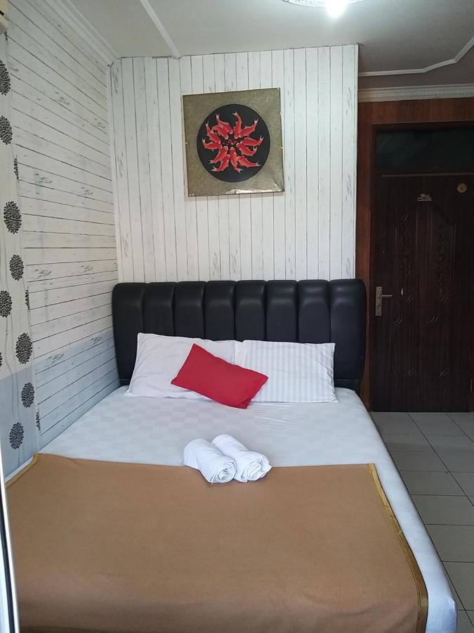 Venice Guest House Redpartner Giacarta Esterno foto